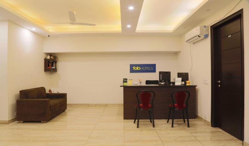 Fabhotel Daffodil Huda City Center Gurgaon Bagian luar foto